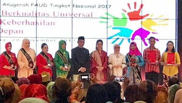 TAHNIAH...Sisilita Raih Anugerah Bunda PAUD Nasional