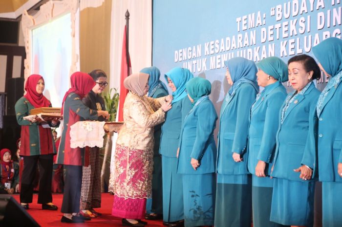 Mantap, Ketua TP PKK Inhil Terima Penghargaan Adhi Bhakti Madya PKK