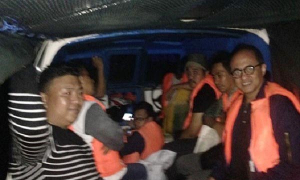 MENCEKAM, Rombongan Kemendes PDTT dan  Wartawan Sumbar Terdampar di Pulau tak Berpenghuni