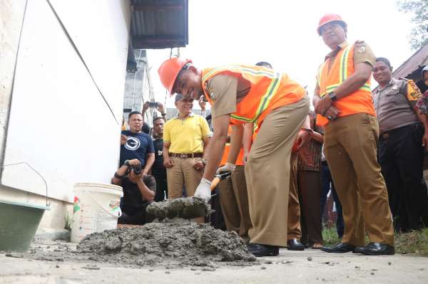 Wawako Letakkan Batu Pertama Program Kotaku di Kelurahan Rintis