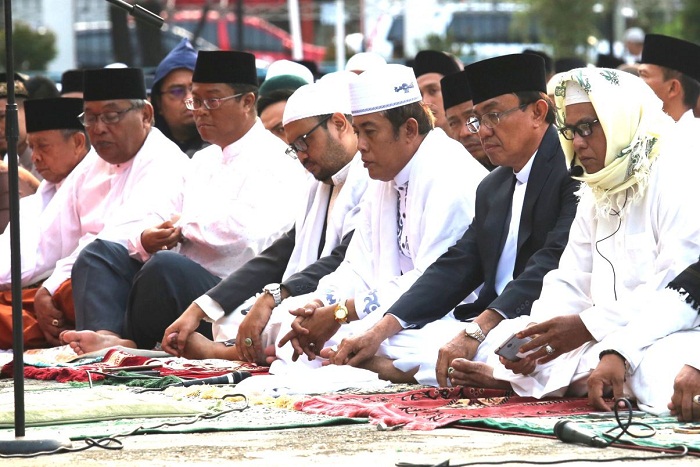 Bersama Warga, Bupati Wardan Shalat Idul Adha di Lapangan Gajah Mada