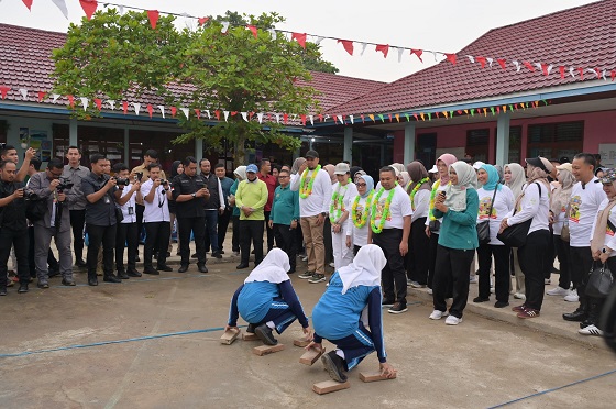 HAN ke-41: Gubri dan Menteri PPPA Seru-Seruan Bareng Anak-Anak Rengat