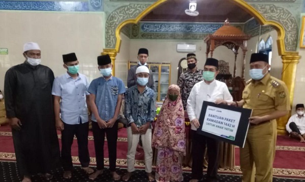 PT RAPP dan PT APR Santuni 490 Anak Yatim di Kampar