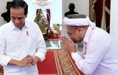 BUSET DAH...Kemarin Disebut Umar Bin Khattab, Kini Ada yang Bilang Jokowi Mewakili Tuhan di Muka Bumi