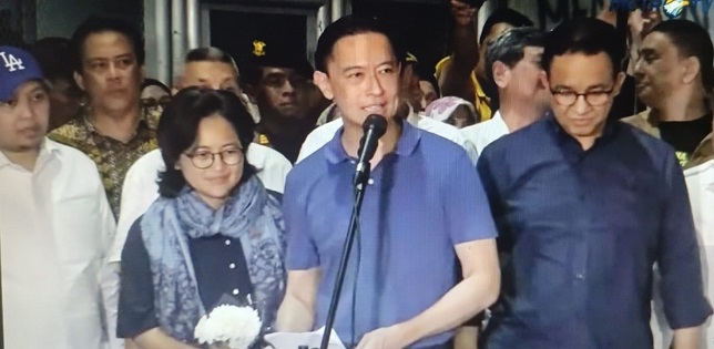 BEBAS,  Wajah Haru Tom Lembong Keluar Dari Rutan Cipinang