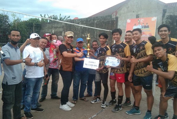 Simpang Tiga Menangi Kejuaraan Voli Kecamatan Bukitraya