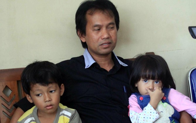 SUPER TEGA... Dua Bocah Lucu Ini Dibuang Orang Tuanya, Mereka Hanya Dibekali Uang Rp150 Ribu
