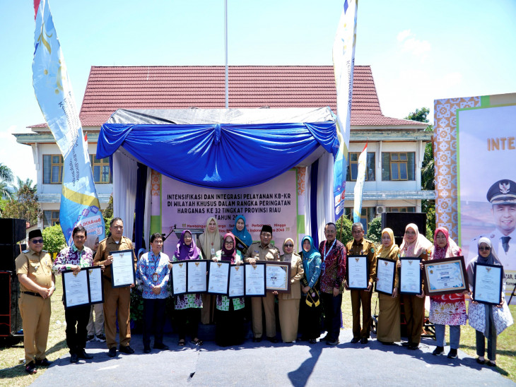 Puncak Harganas ke 31, Wakil Bupati Kampar Serahkan Berbagai Penghargaan