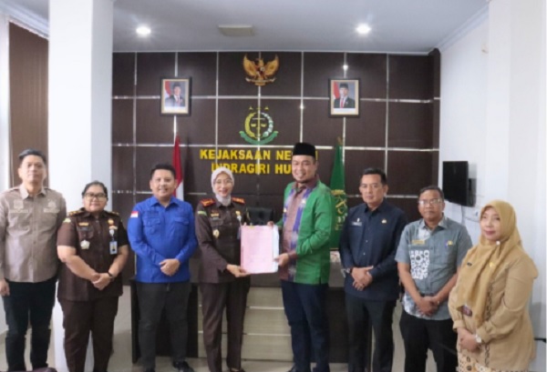 Kejari Inhu Kembalikan Aset Tanah 25 Hektare Milik Pemkab