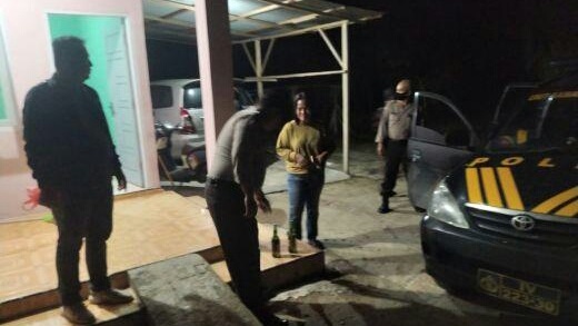 Gelar Patroli Operasi Pekat, Polsek Seberida Amankan Puluhan Botol Minuman Beralkohol