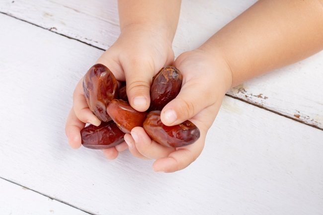 Kaya Nutrisi, Ini Manfaat Kurma untuk Anak
