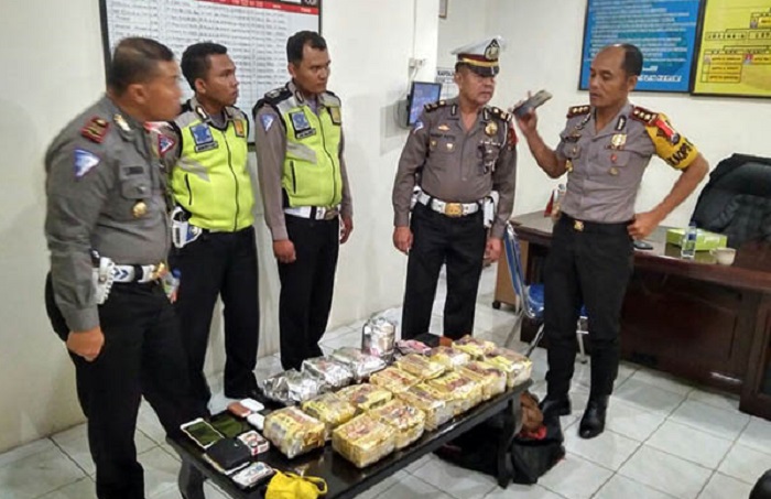 Polisi Gagalkan Gagalkan Pengiriman 13 Kg Sabu dan 20 Ribu Ekstasi dari Medan ke Pekanbaru
