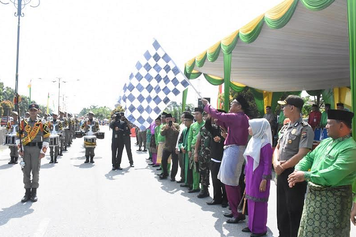 Staf Khusus Menteri Agama RI Hadiri Pelantikan Dewan Hakim dan Pawai Ta’aruf di Tambang