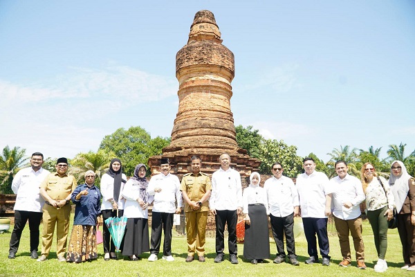 Bupati Kampar Ajak Rombongan Kantor Staf Presiden Tinjau Candi Muara Takus