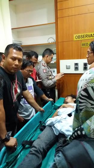 Luka-luka Dipukul Polisi, Wartawan RiauOnline Dirawat di RS Syafira