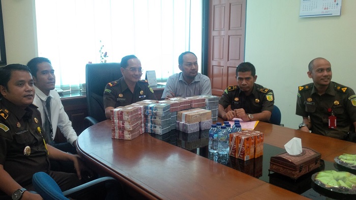 Wan Amir Firdaus Kembalikan Uang Negara Rp1,8 Milliar ke Kejari Rohil