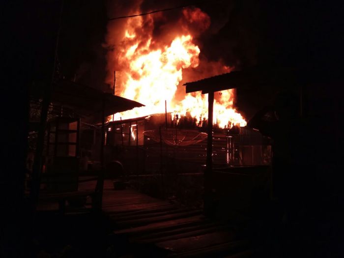 KEBAKARANNN.... Rumah Salman di Kateman-Inhil Ludes Jadi Abu