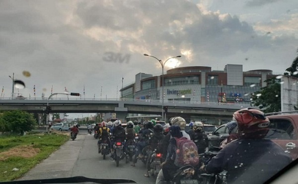 Keluhan Warga Hari Ini, Macet di Mana-mana...