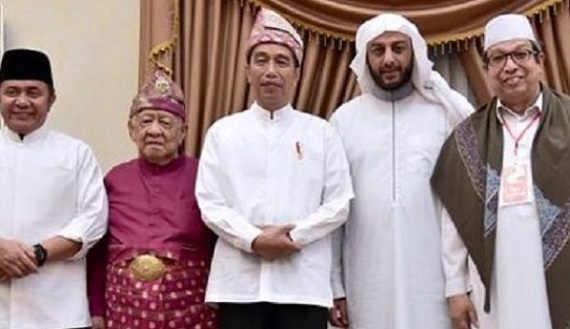 Bantah Merapat ke Jokowi, Syekh Ali Jabber Bilang Ini Foto Bersama Waktu Maulid Nabi, Dia Sendiri Dukung....