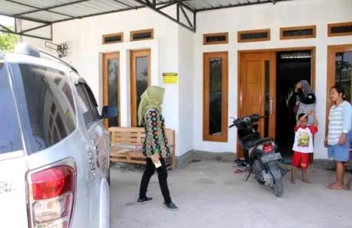 Punya Mobil  Toyota Rush dan Pelihara 11 Ribu Ekor Ayam Potong, tapi Rumahnya Berstiker 'Keluarga Miskin'