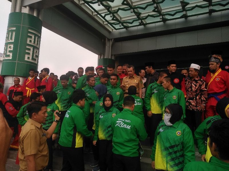 Gubernur Syamsuar Lepas Kontingen Tapak Suci Riau Menuju Kejuaraan Dunia di Solo