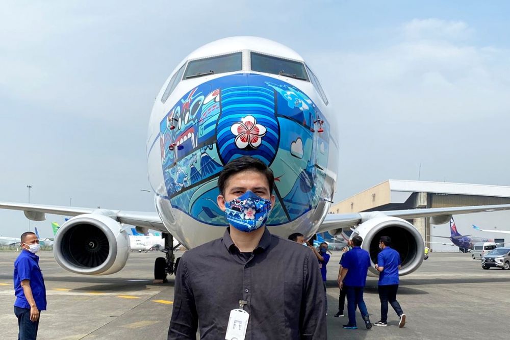Keren! Desain Masker Jailani Putra Riau Asal Kuansing Terpampang di Pesawat Garuda Indonesia
