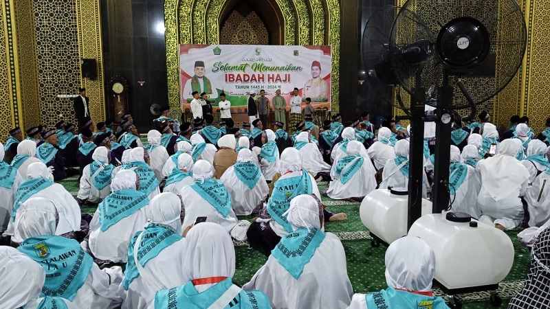 Bupati Pelalawan Lepas Jamaah Haji Kabupaten Pelalawan Kloter BTH-12