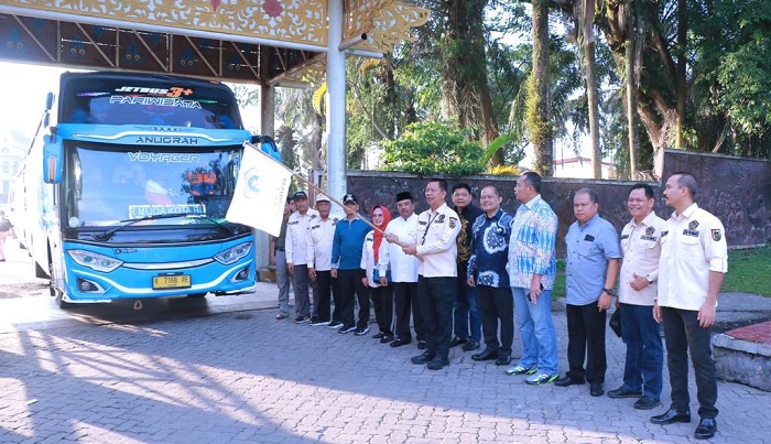 Indra Pomi Lepas Kontingen Penas Pekanbaru Menuju Padag