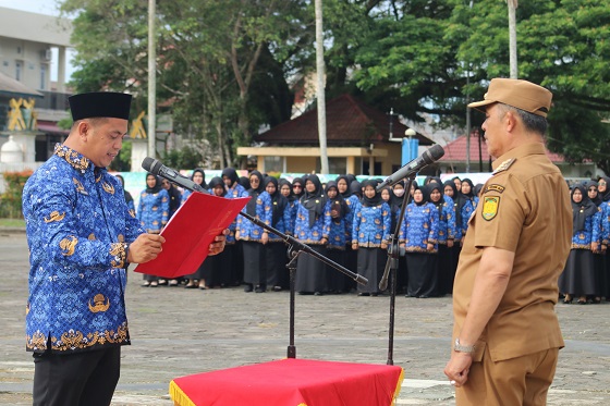 Bupati Inhil Herman Serahkan 966 SK PPPK, CPNS, dan PNS IPDN tahun 2025