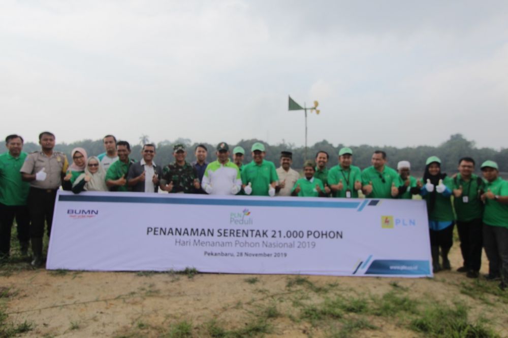 PLN Riau-Kepri Tanam 1.000 Pohon di Pekanbaru