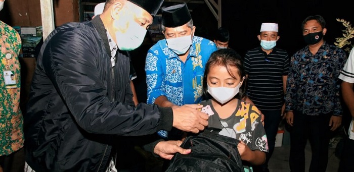 Alfedri Sambangi dan Beri Bantuan Kepada Warganya yang Terkena Musibah Kebakaran di Empang Baru Lubuk Dalam