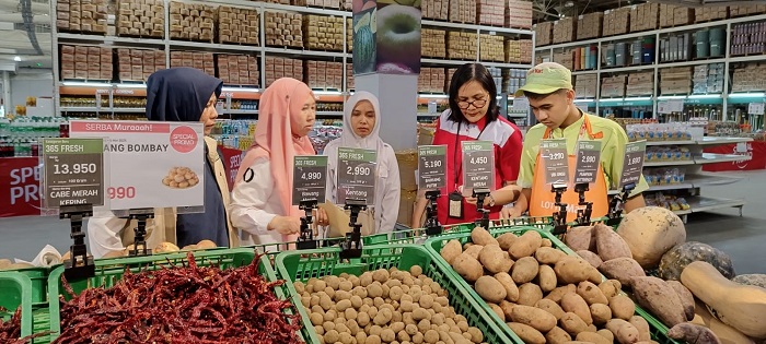 DKP Pekanbaru  Lakukan Sosialisasi Edaran WaliKota Sekaligus Monitoring Stok dan Harga Pangan di Dua Pusat Perbelanjaan