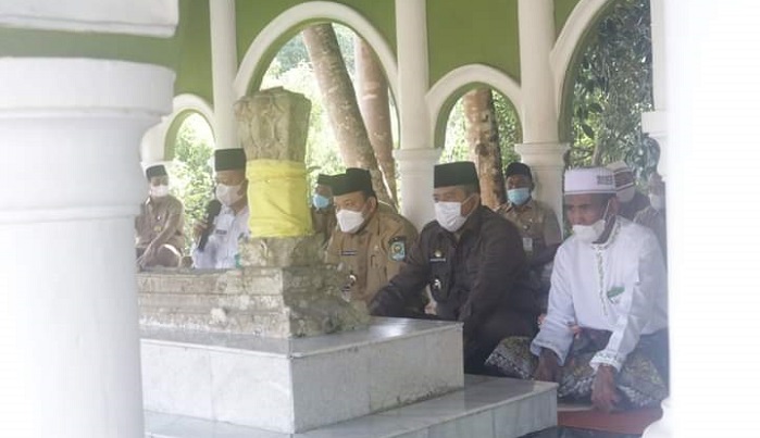 Mengawali Lima Tahun Perjuangan Membangun Siak, Alfedri - Husni Ziarahi Makam Sultan