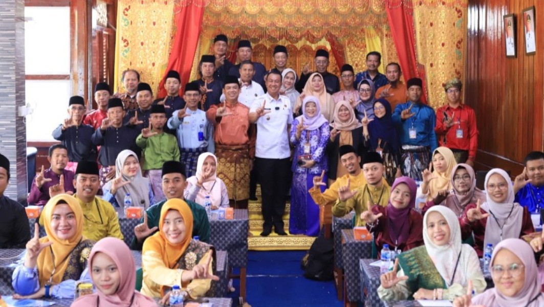 Buka Bimtek Cerita Anak Dwibahasa, Wabup Muzamil Harap Peserta Jadi Agen Pelestari Bahasa Daerah