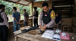 Penggerebekan Narkoba di Kampar, 3 Diamankan, Polisi Temukan  2 Pucuk Senjata Api