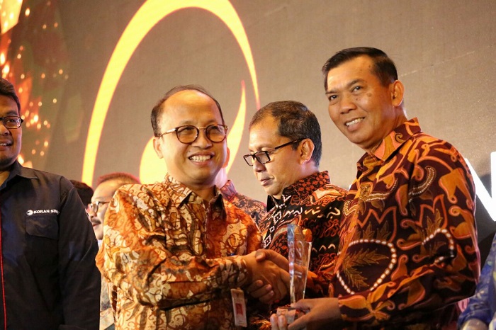 SELAMAT...DR H Firdaus ST MT Terima Penghargaan  Pemimpin  Visioner Indonesia