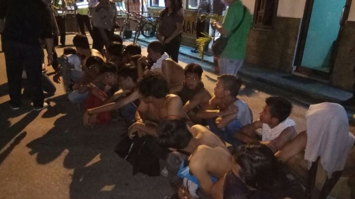 WAH PARAH...Puluhan Muda-mudi di Pelalawan Diamankan Polisi, Ada yang Ngelem, Ada Juga yang Mabuk