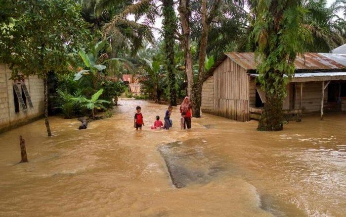 GAWAT...Akses Jalan Putus, Enam Kecamatan di Inhu Terendam Banjir