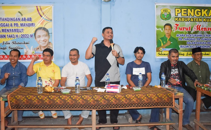 Tokoh-tokoh Pangean Dampingi Ketua DPRD Kuansing Buka Turnamen Badminton