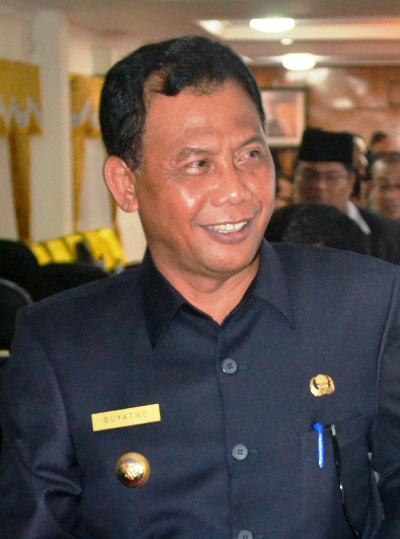Bupati Rohil Serahkan Bantuan Kepada Korban Kebakaran Dahsyat di Jalan Tanah Putih