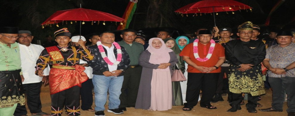Hadir Melayur Jalur, Gubernur Riau Disambut Ribuan Warga di Kopah