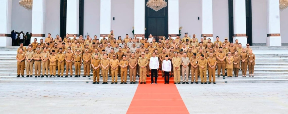 Bupati Kuansing Bersama Gubernur Walikota dan Bupati Se- Indonesia Terima Arahan dari Presiden Jokowi