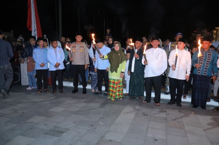 Bupati Siak Hidupkan Kembali Tradisi Pawai Obor di Kota Pusaka