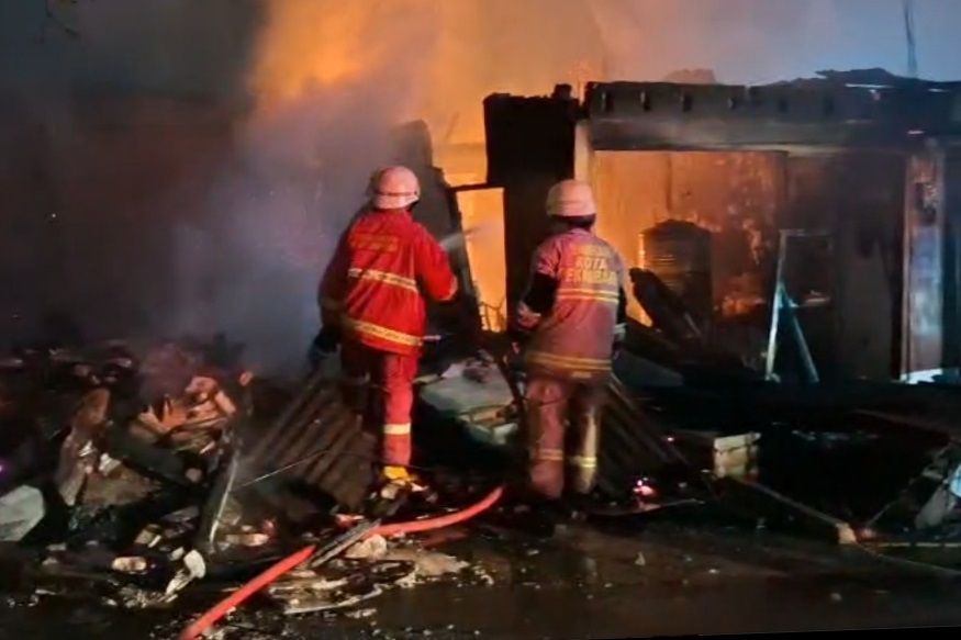 Tiga Ruko dan Satu Rumah Ludes Terbakar di Pekanbaru