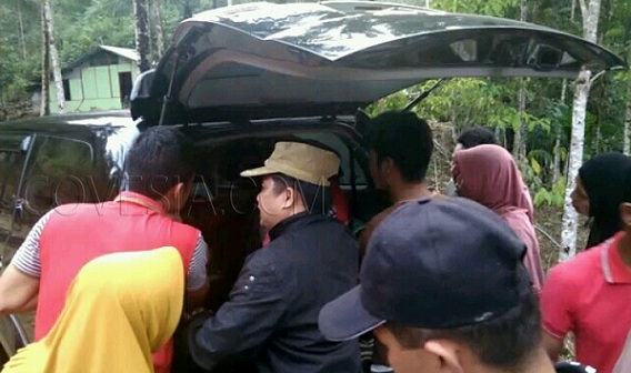 Panik, 4 Jam Berjuang Seberangi Banjir Lewat Jembatan Putus, Ibu Muda Sempat  Melahirkan  di Mobil Dinas Wakil Bupati