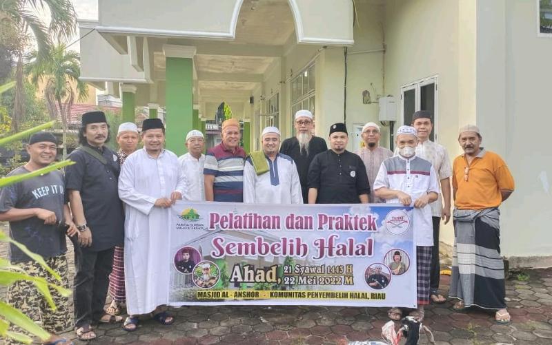 Dilatih Tim Tasbih Riau, Pengurus Masjid Al Anshor Gelar Pelatihan dan Praktik Sembelih Halal