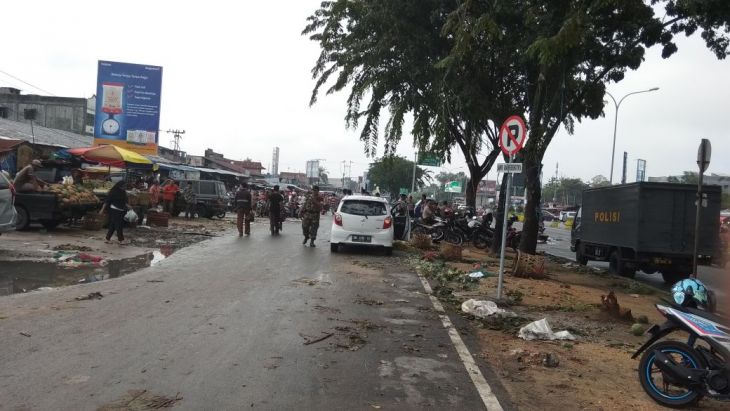 Jelang Penertiban untuk Bangun Flyover, Jalur Lambat Pasar Pagi Arengka Masih Dipadati PKL