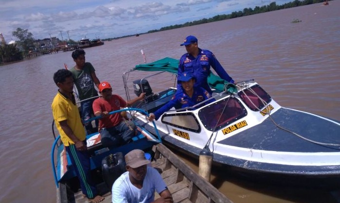 Pulau Mencari Ikan, Pompong Tabrak Kayu, Tenggelam, Istri Selamat, Suaminya Hilang