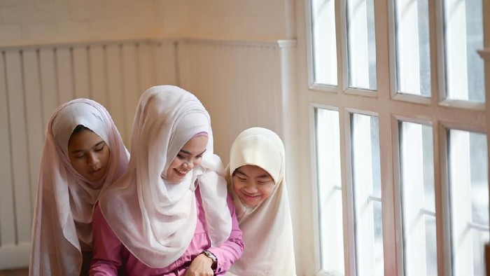 Keutamaan Berbakti kepada Orang Tua dalam Islam