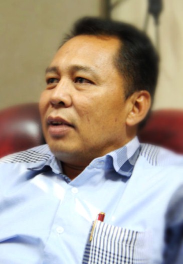KECEWA... Dewan Minta Gubri Tindak Tegas Kepala BPMPD Riau